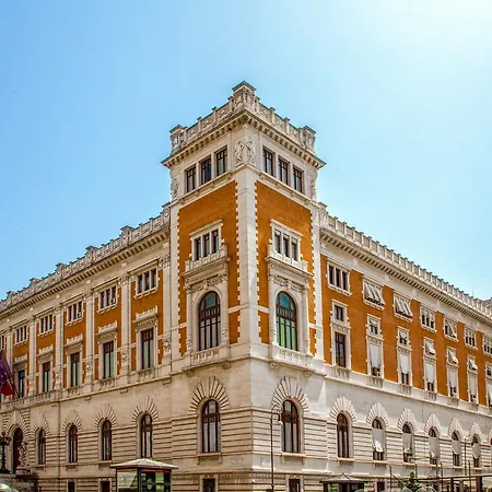Cozy Parlamento Rome